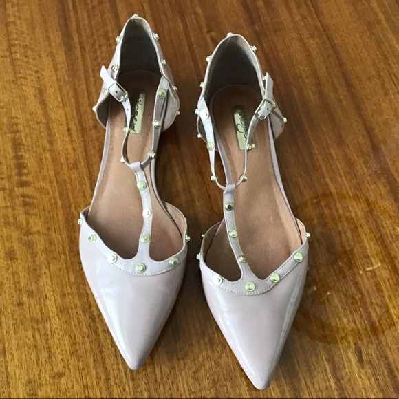 Halogen Pointed toe flats